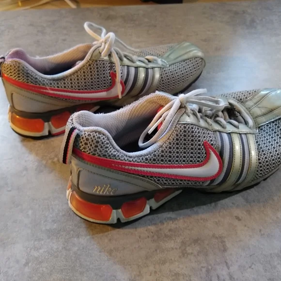 Nike - Picture 1 of 5